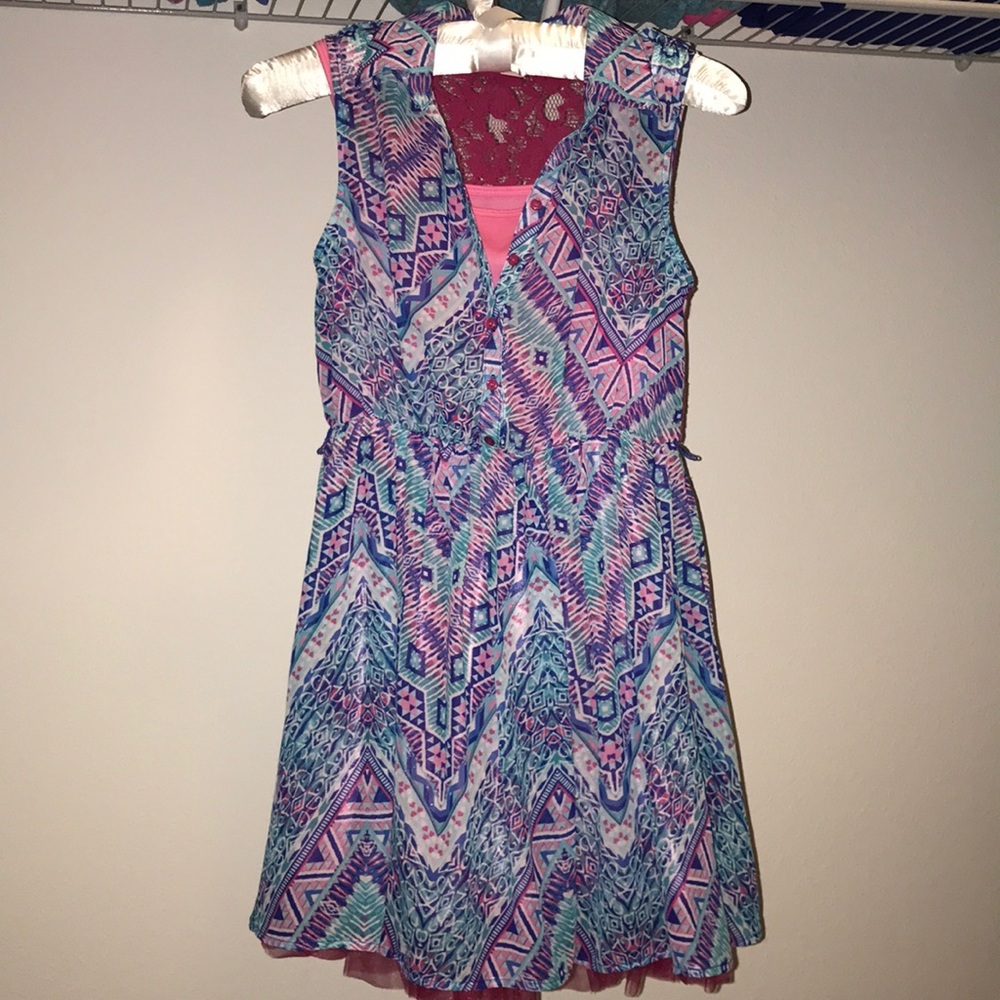 New beautiful sleeveless pattern dress